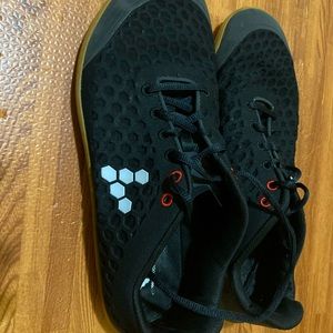 Vivobarefoot Swim Run stealth training shoe. EU 43